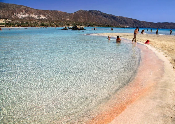 Elafonisi Greece September 2013 Vacationers Shallow Clear Sea Pink Sand — Foto de Stock