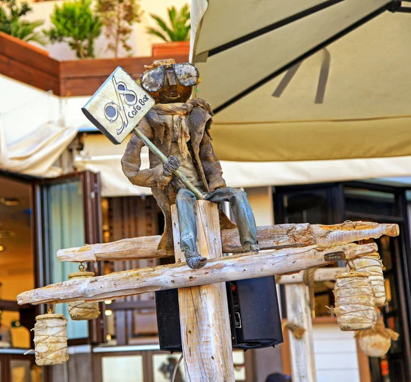 Rethymno Greece September 2013 Statue Wooden Frog Text Cafe Bar — Fotografia de Stock