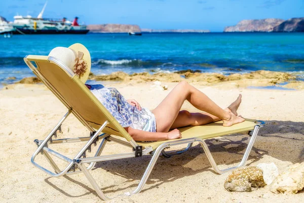 Woman Sunhat Lying Lounger Beach Exotic Resort Balos Crete Island — Zdjęcie stockowe