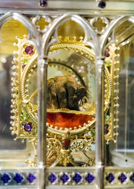 St. Stephen, Budapeşte Macaristan kralı kutsal sağ kolu. Hugarian kalıntı