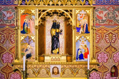 Budapeşte, Macaristan - 6 Mayıs: Siyah Madonna şekilde Aziz Matthias Kilisesi 6 Mayıs 2017 tarihinde Budapeşte'de