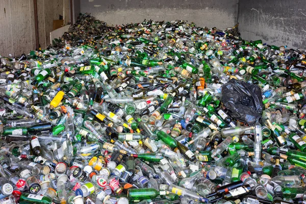 Ruzomberok Slovakia August 2022 Landfill Full Colored Glass Bottles — Stock Photo, Image