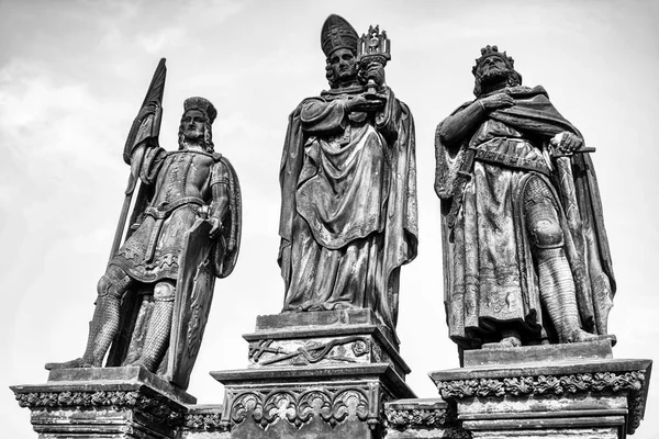 Großaufnahme Der Statuen Auf Der Karlsbrücke Prag Tschechische Republik — Stockfoto