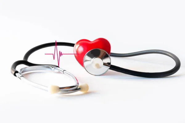 İnsan kalbini fonendoskopla ve beyaz bir arkaplanda kardiyogramın bir parçasıyla taklit et..