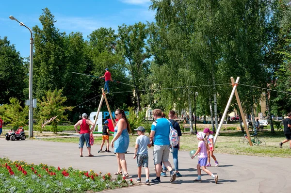 06 26 2021 Avrupa, Rusya, Rzhev şehri. Yaz, Şehir Günü, şenlikler. Şehir Parkı.