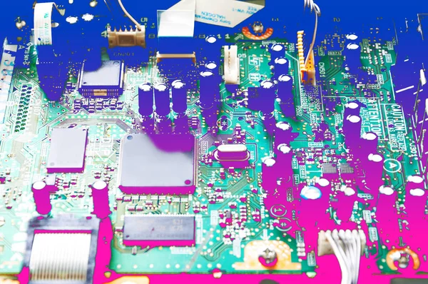 Video oynatıcıdaki devre kartı morumsu. Soyutlama