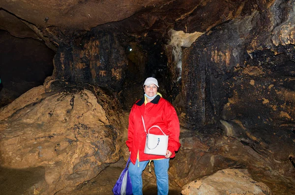 Woman Member Tourist Group Poses Backdrop Cave — Stockfoto
