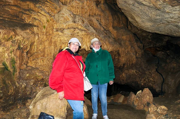 Two Women Members Tourist Group Pose Backdrop Cave — Stock fotografie