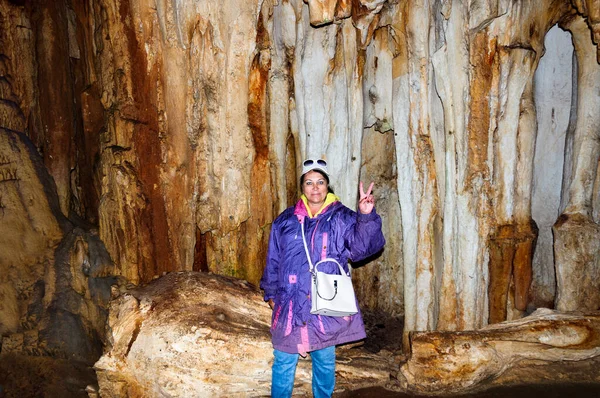 Woman Member Tourist Group Poses Backdrop Cave Emine Bair Khosar — Stock fotografie
