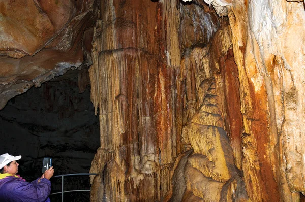 Woman Member Tourist Group Poses Backdrop Cave Emine Bair Khosar — Stock fotografie