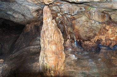 Stalactite, mağaranın dikdörtgen duvarları. Tasarım şablonu. Desen