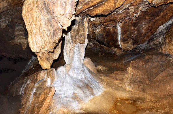 Região Simferopol República Crimeia Grupo Turistas Excursão Entra Nas Cavernas — Fotografia de Stock