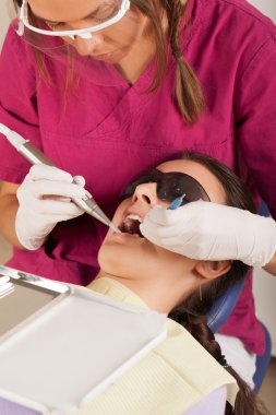 Stomatology eğlenceli: diş hekimi iş başında