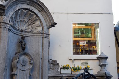 mannekin PIS ve tuvalet işareti