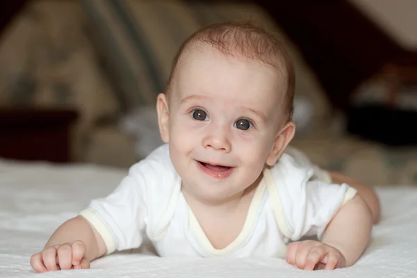 Счастливое лицо ребенка — стоковое фото
