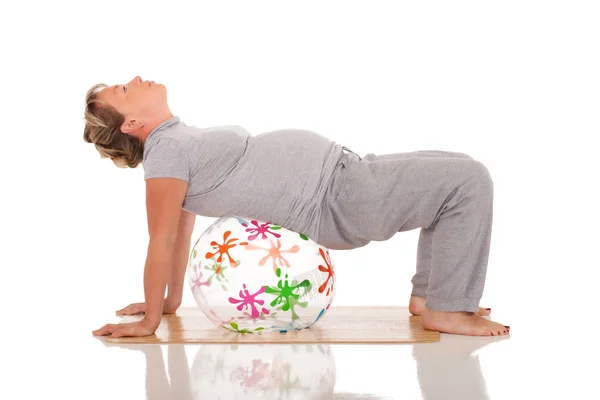 Pregnant woman practices yoga — Stock Photo, Image