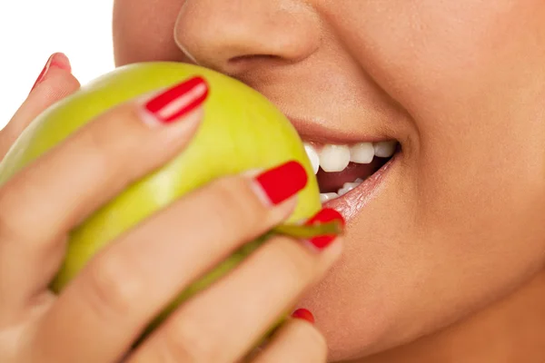 Bite the apple — Stock Photo, Image