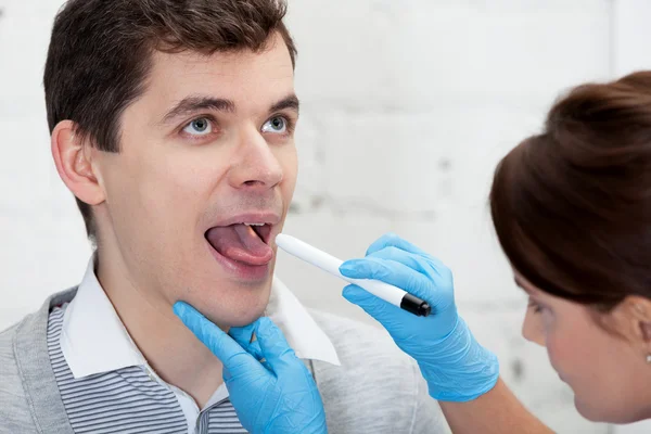 Chicking throat — Stock Photo, Image