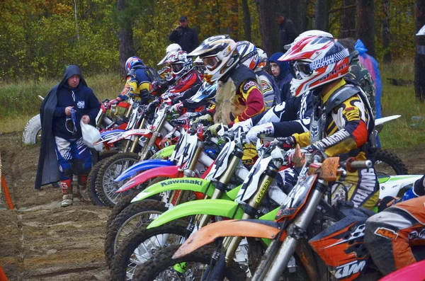 Competiciones en la carrera de motos a campo traviesa — Foto de Stock