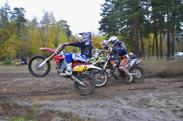 Competiciones en la carrera de motos a campo traviesa — Foto de Stock