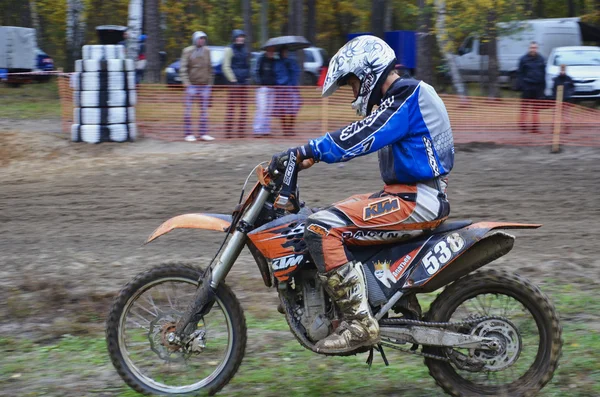 Competiciones en la carrera de motos a campo traviesa —  Fotos de Stock