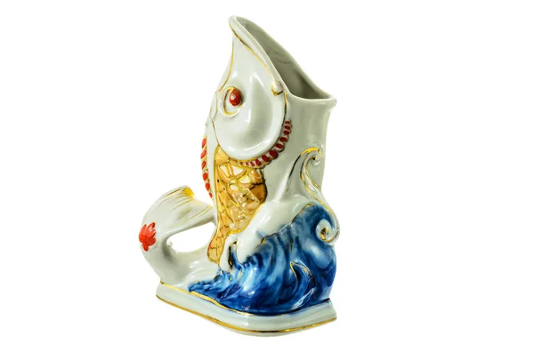 Uma figura de porcelana de um peixe . — Fotografia de Stock