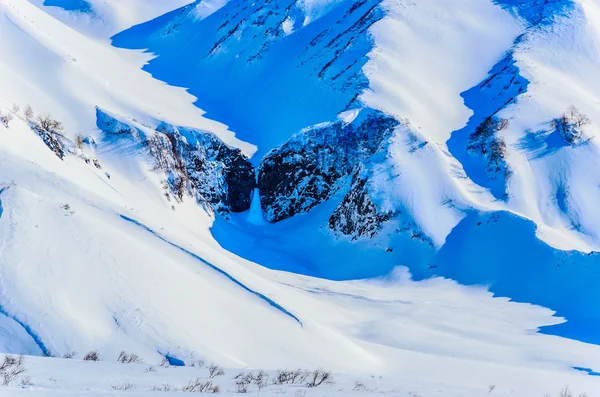 Rusia, la península de Kamchatka. Freeride esquiando en volcanes . — Foto de Stock