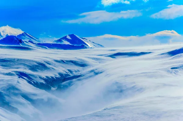 Rússia, a Península de Kamchatka. Freeride esqui em vulcões . — Fotografia de Stock