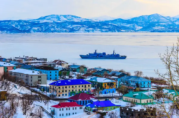 Russia, penisola di Kamchatka. Sciare freeride sui vulcani . — Foto Stock