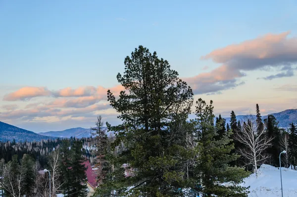 Ski resort sheregesh, dağ shoria, kemerovo bölgesi, Rusya Federasyonu. — Stok fotoğraf