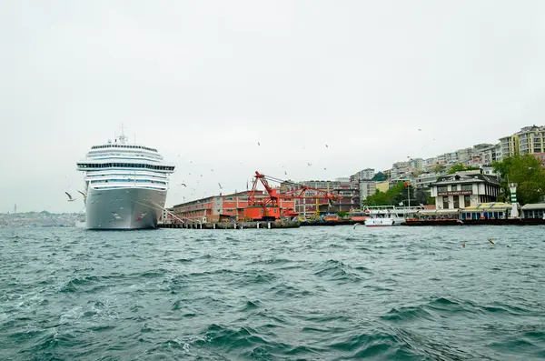 Cruise on the Bosphorus. — Stock Photo, Image