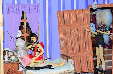 fabrika yapımı bebek ve onlar için aksesuarlar.