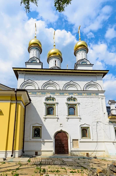 Kyrkan av michael ärkeängeln av byn mihailovskaya slo — Stockfoto