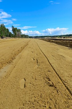 Ekskavatör kuvars kum çıkarımı.