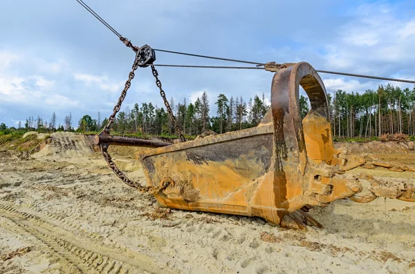 Extraction of quartz sand walking excavators. — Stock Photo, Image