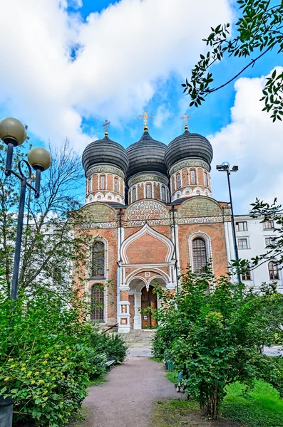 De kathedraal van voorspraak van de Heilige Maagd in de izmailov — Stockfoto