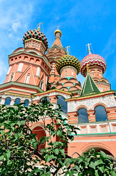 Basilikum-Kathedrale auf dem Roten Platz in Moskau. — Stockfoto