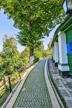 Kiev-pechersk lavra yaroslav tarafından 1051 kuruldu bilge.