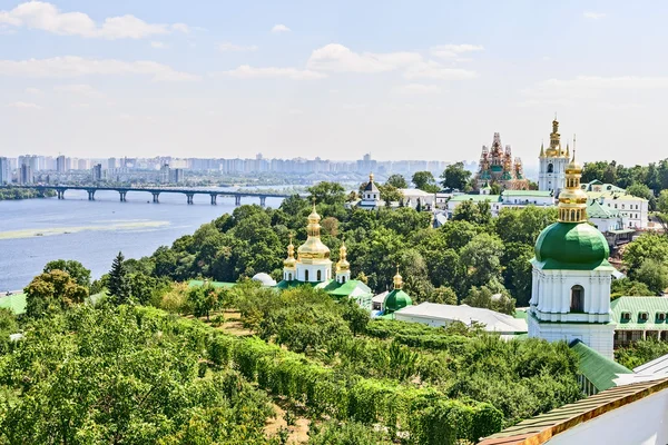 Vista del terraplén del río Dniéper en Kiev . — Foto de Stock
