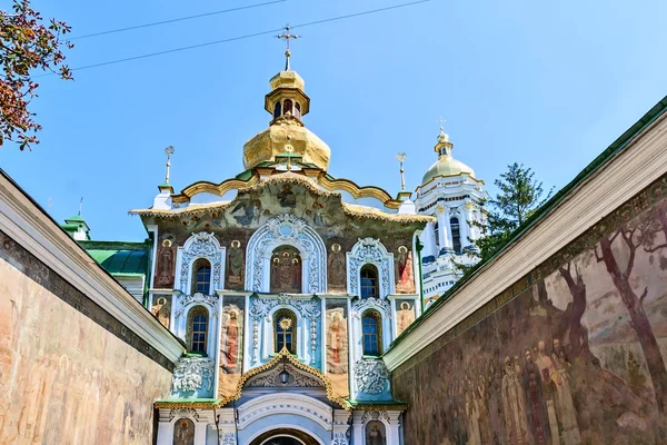Киево-Печерская лавра была основана в 1051 году Ярославом Мудрым . — стоковое фото