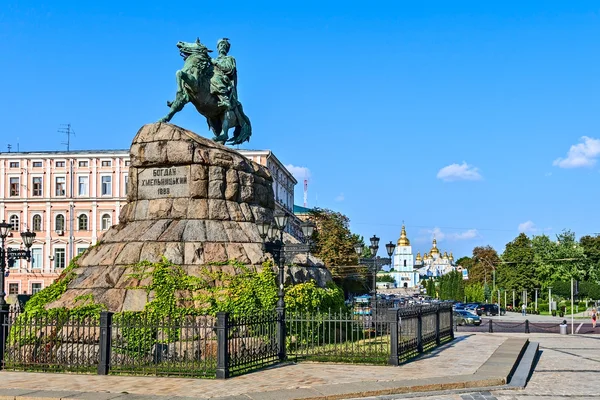 Monument voor bogdan khmelnitsky, kiev, Oekraïne. — Stockfoto