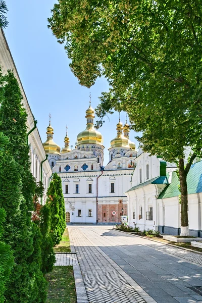 Киево-Печерская лавра была основана в 1051 году Ярославом Мудрым . — стоковое фото