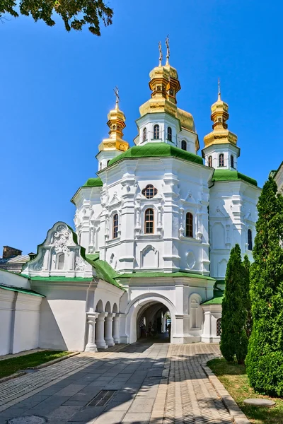 Kiev-pechersk lavra yaroslav tarafından 1051 kuruldu bilge.