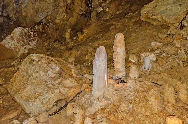 Estalactitas y estalagmitas en la nueva cueva de Athos . —  Fotos de Stock