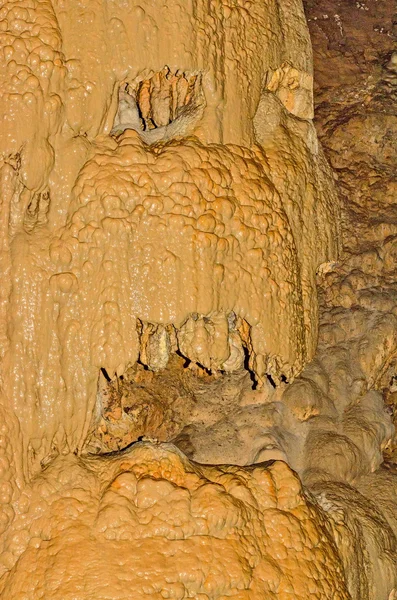 Estalactites e estalagmites na caverna nova de Athos . — Fotografia de Stock