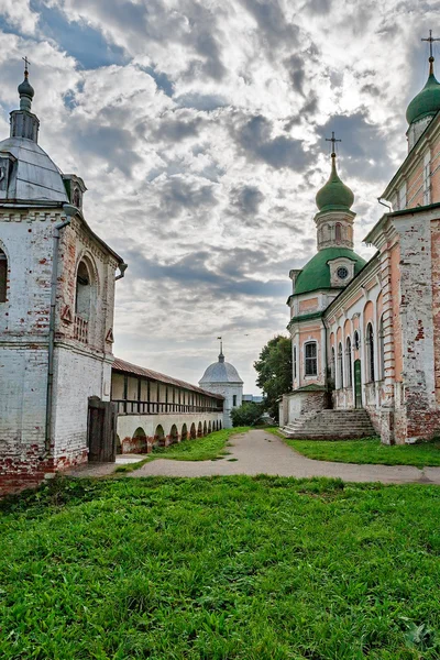 L'église de l'anneau d'or de la Russie . — Photo