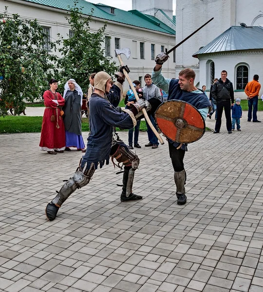 Joust on the territory of the monastery. — Stock Photo, Image