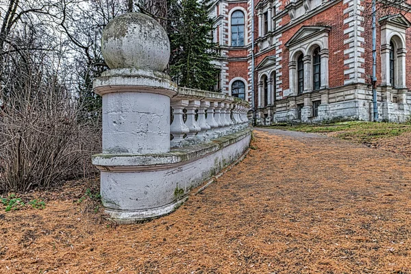 manor karmaşık bykovo, 1780 yılında mimar bazhenov tarafından inşa edilmiş..