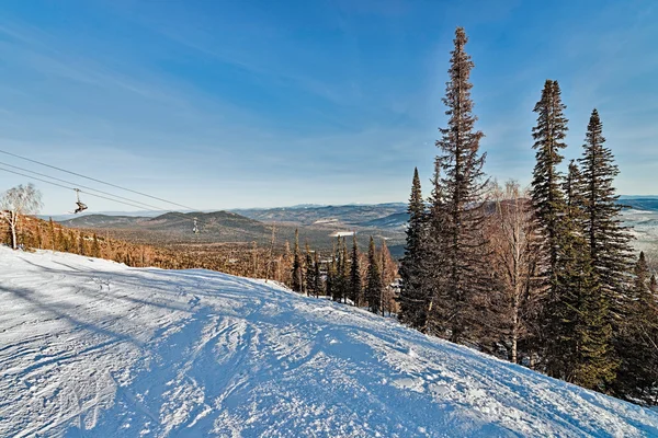 Ski resort sheregesh, kemerovo regio, Rusland. — Stockfoto