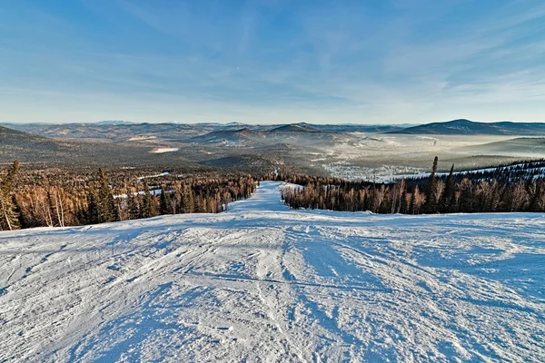 Comprensorio sciistico Sheregesh, regione di Kemerovo, Russia . — Foto Stock